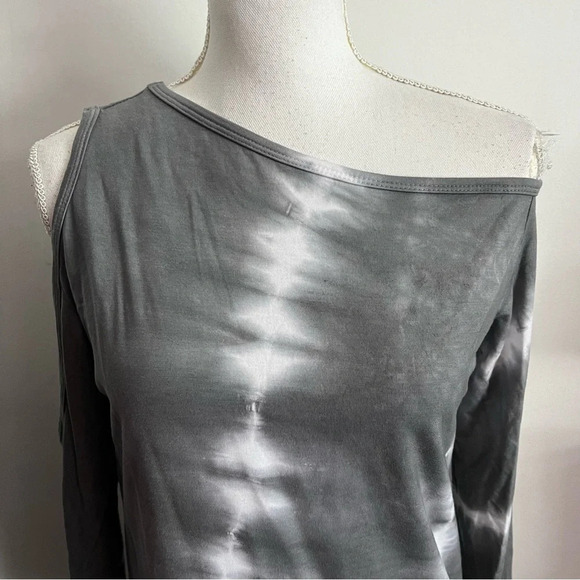 Go Couture • Grey White Tie Dyed Cold Shoulder Long Sleeve Top - Picture 4 of 7